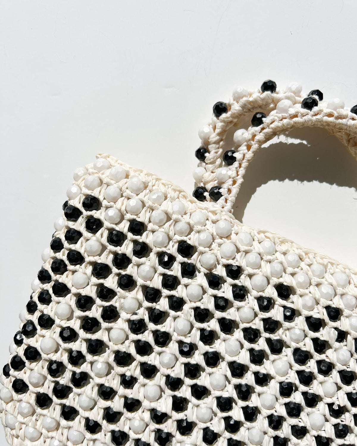 B&W RAFFIA HANDBAG